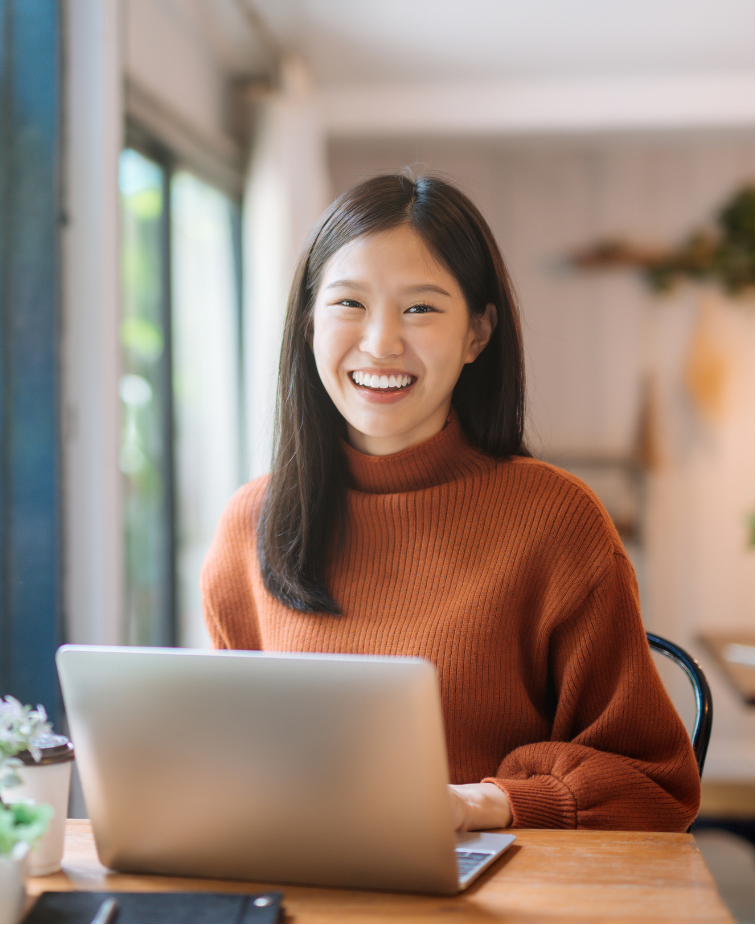 A happy consultant sitting at a computer waiting to solve your problem with Rapid
